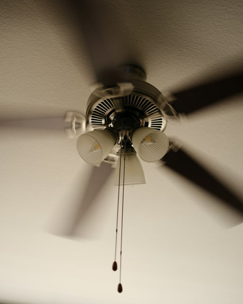 Strak en functioneel: de plafondventilator zonder lamp